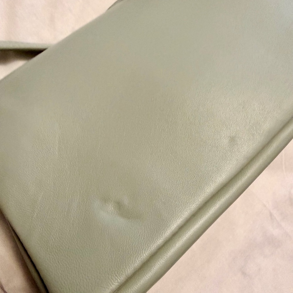 Jas Pearl Clutch with Pearl detail - Picture 8 of 10